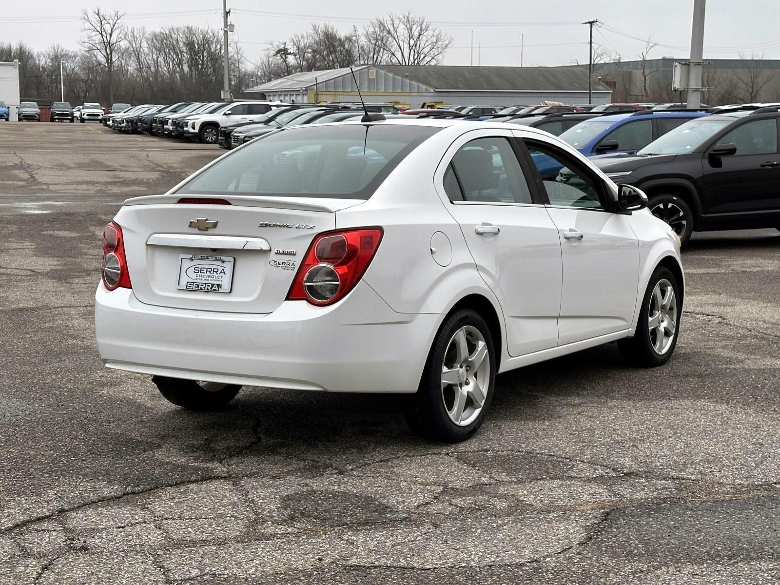 View vehicle photo 5