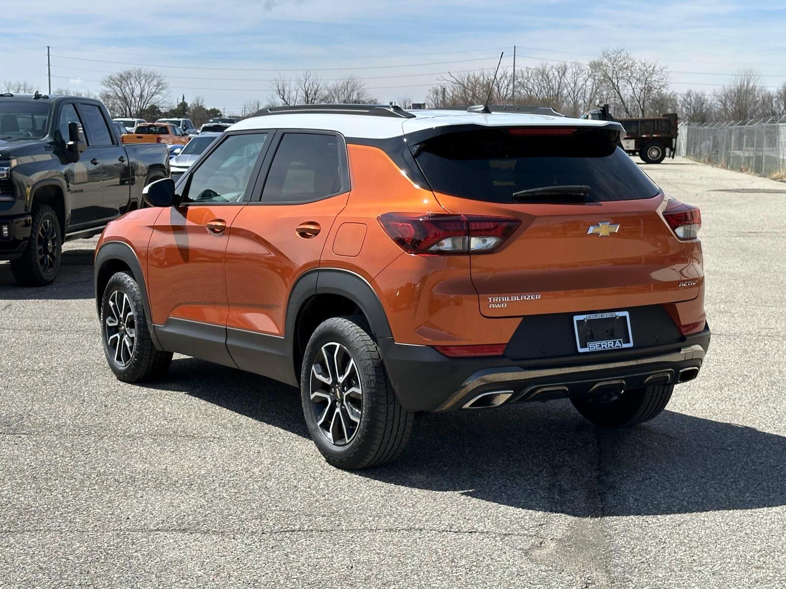 View vehicle photo 3