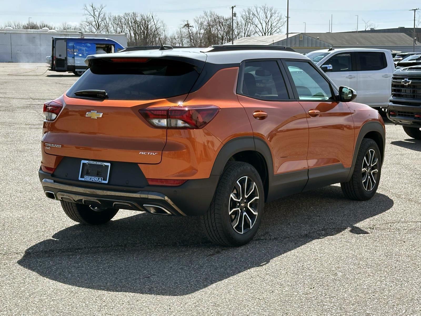 View vehicle photo 5