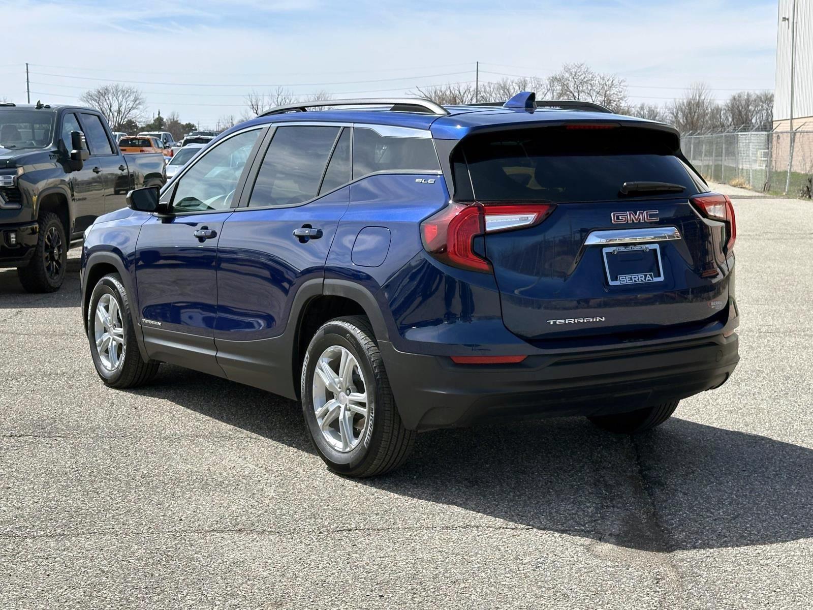 View vehicle photo 3