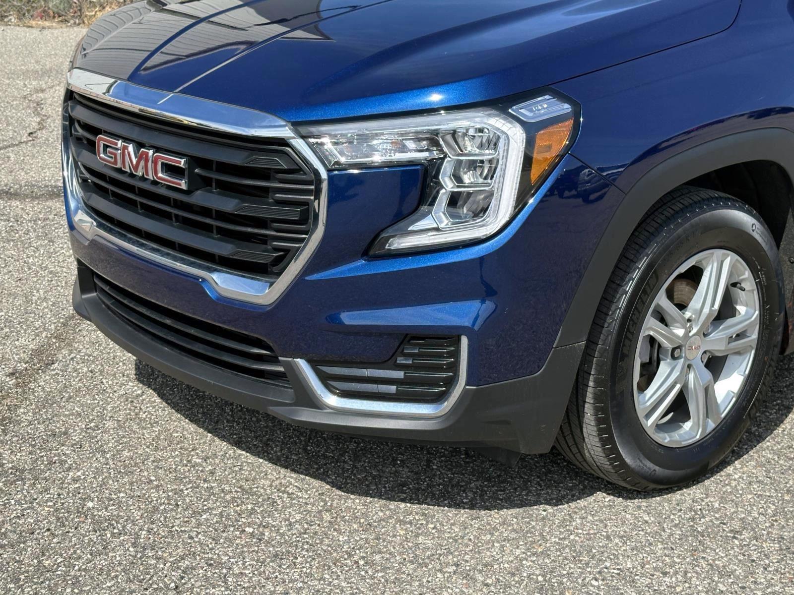 View vehicle photo 7