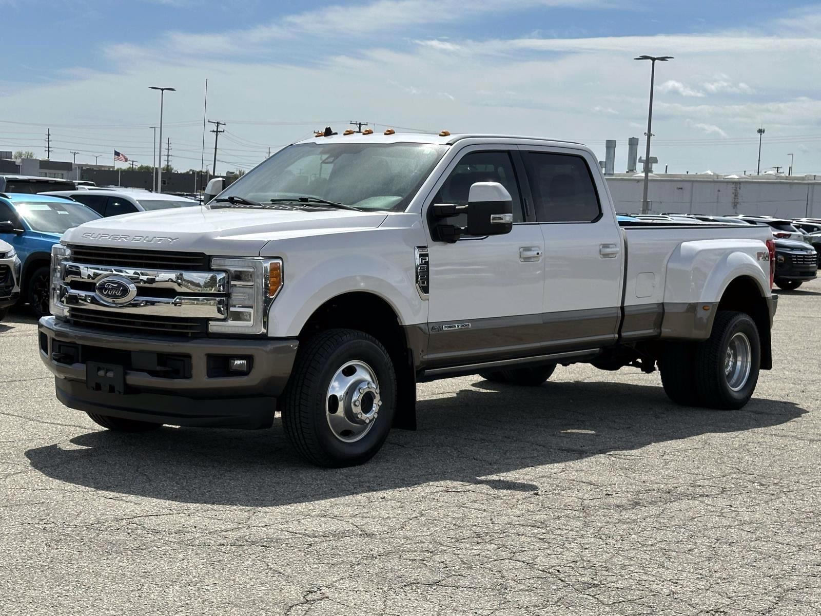White Platinum Metallic Tri-Coat 2019 Ford F-350 Super Duty King Ranch Crew Cab LB DRW 4WD Pickup Truck Four-Wheel Drive 6-Speed Automatic