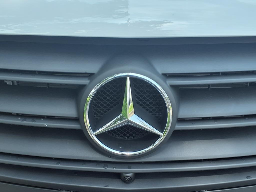 New 2025 WHITE Mercedes-Benz  image 3