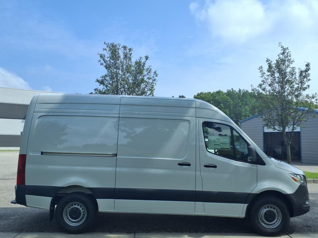 New 2025 WHITE Mercedes-Benz  image 6