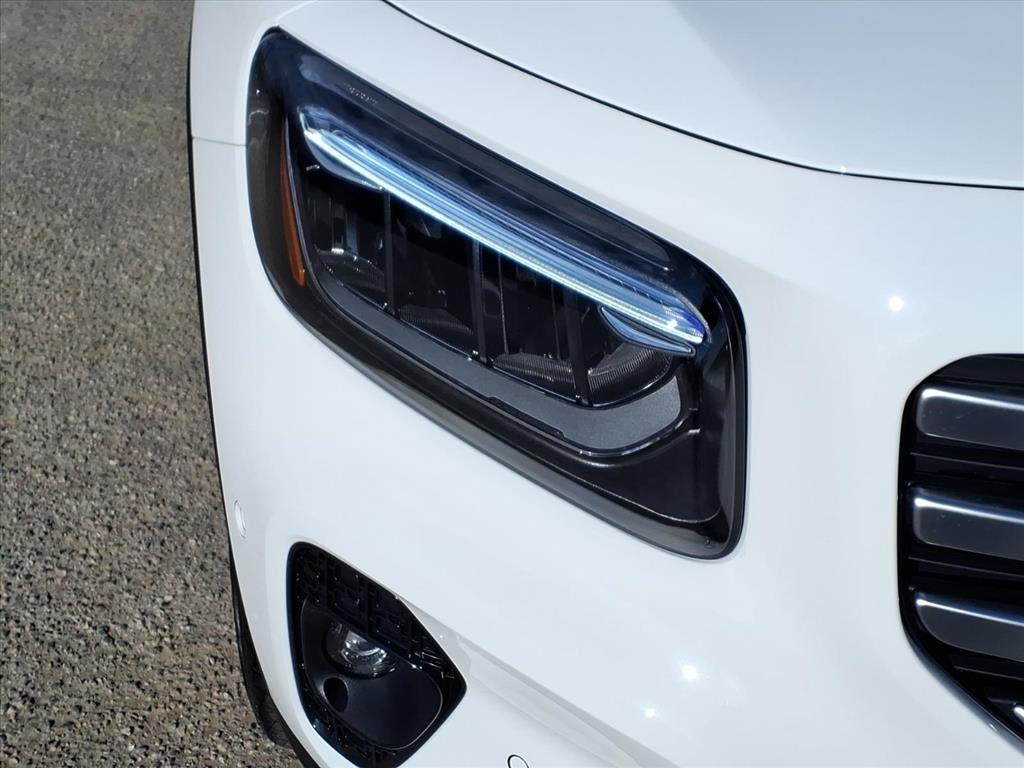 New 2026 Polar White Mercedes-Benz GLB 250 image 4