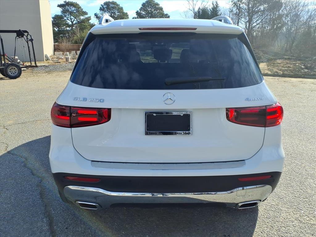 New 2026 Polar White Mercedes-Benz GLB 250 image 8