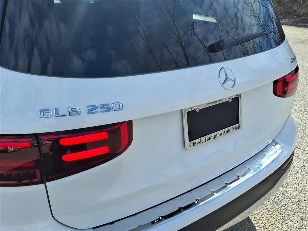 New 2026 Polar White Mercedes-Benz GLB 250 image 9