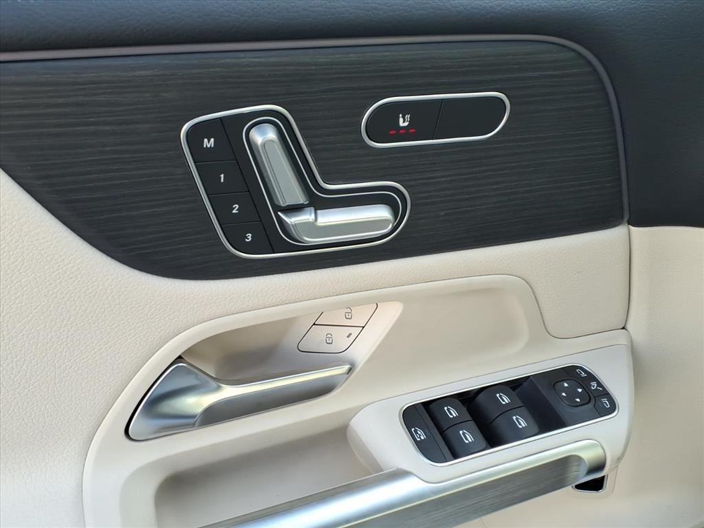 New 2026 Polar White Mercedes-Benz GLB 250 image 12