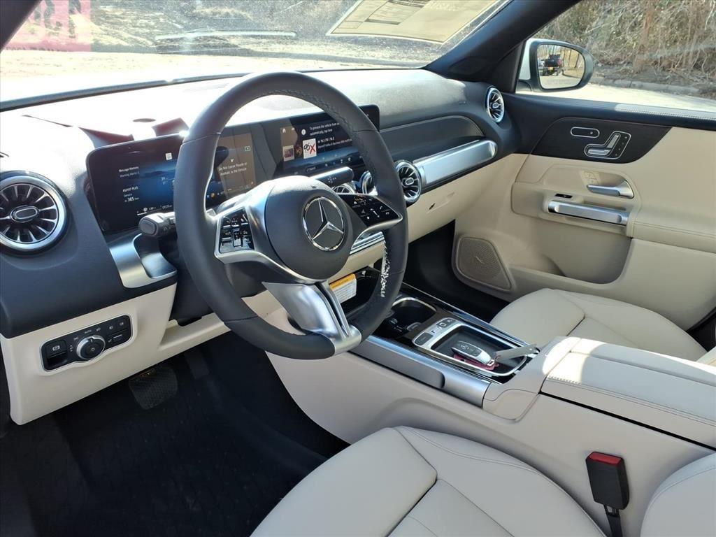 New 2026 Polar White Mercedes-Benz GLB 250 image 20