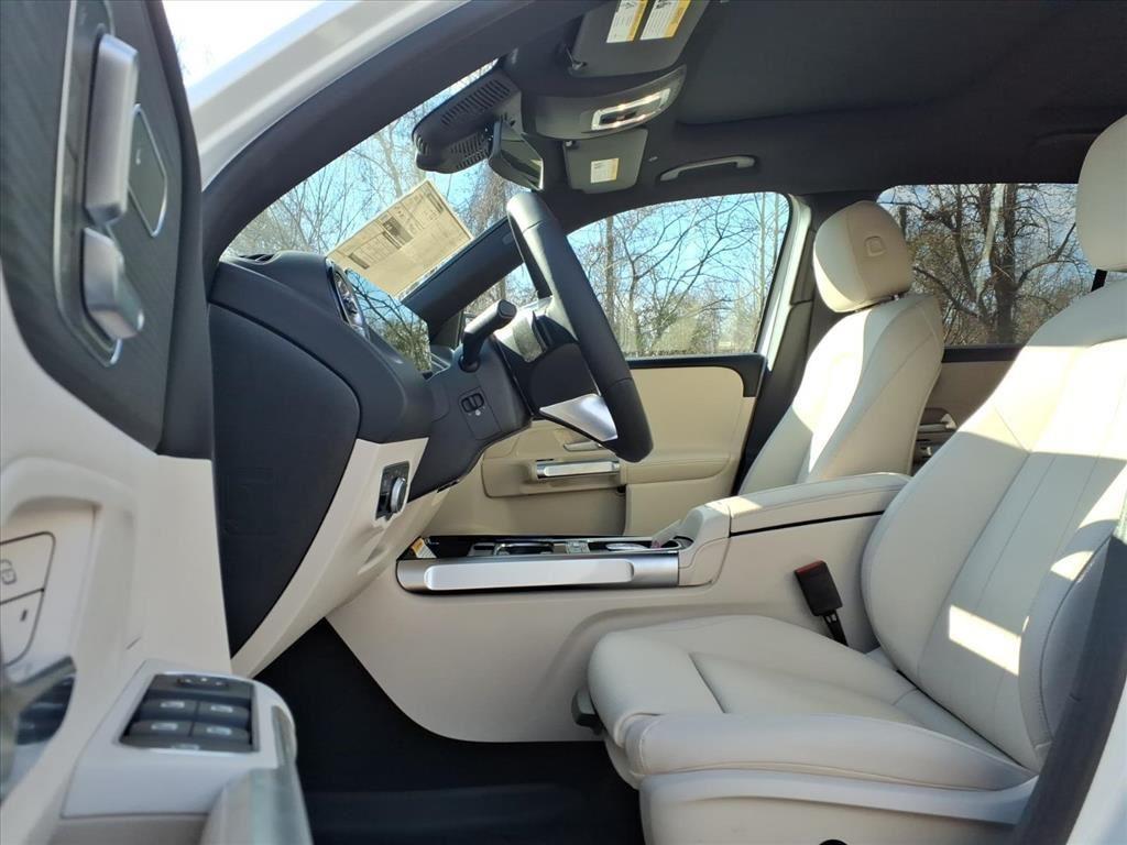 New 2026 Polar White Mercedes-Benz GLB 250 image 21