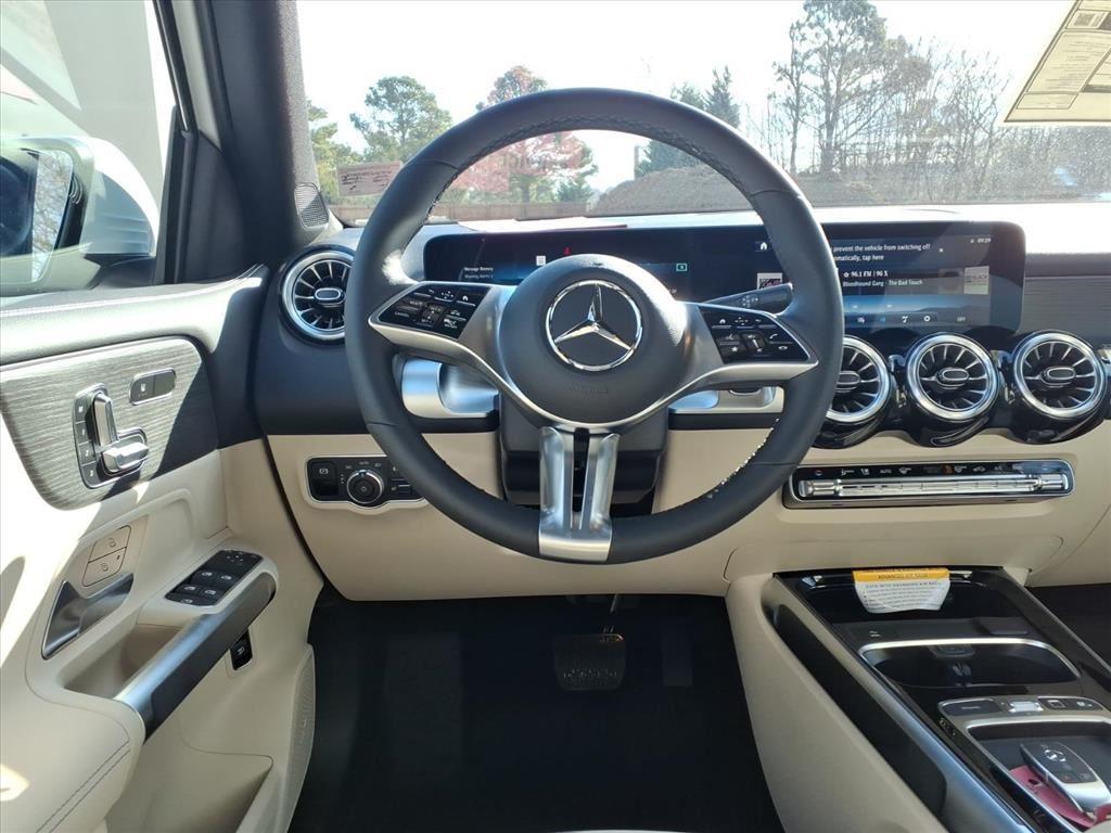 New 2026 Polar White Mercedes-Benz GLB 250 image 22