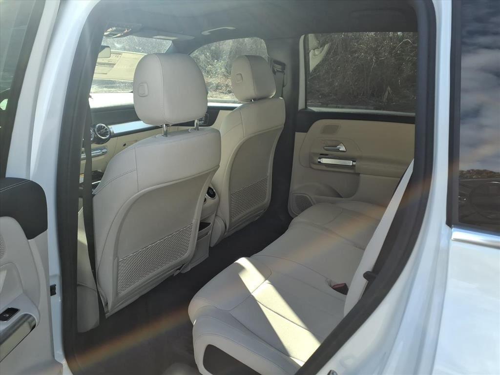 New 2026 Polar White Mercedes-Benz GLB 250 image 24
