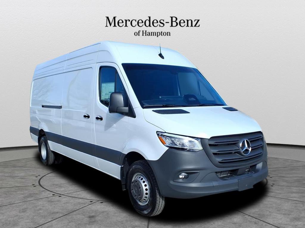 New 2026 Grey White Mercedes-Benz  image 4