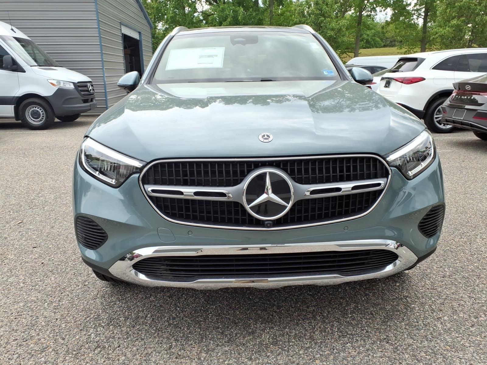 New 2026 SILVER Mercedes-Benz GLC 300 image 3
