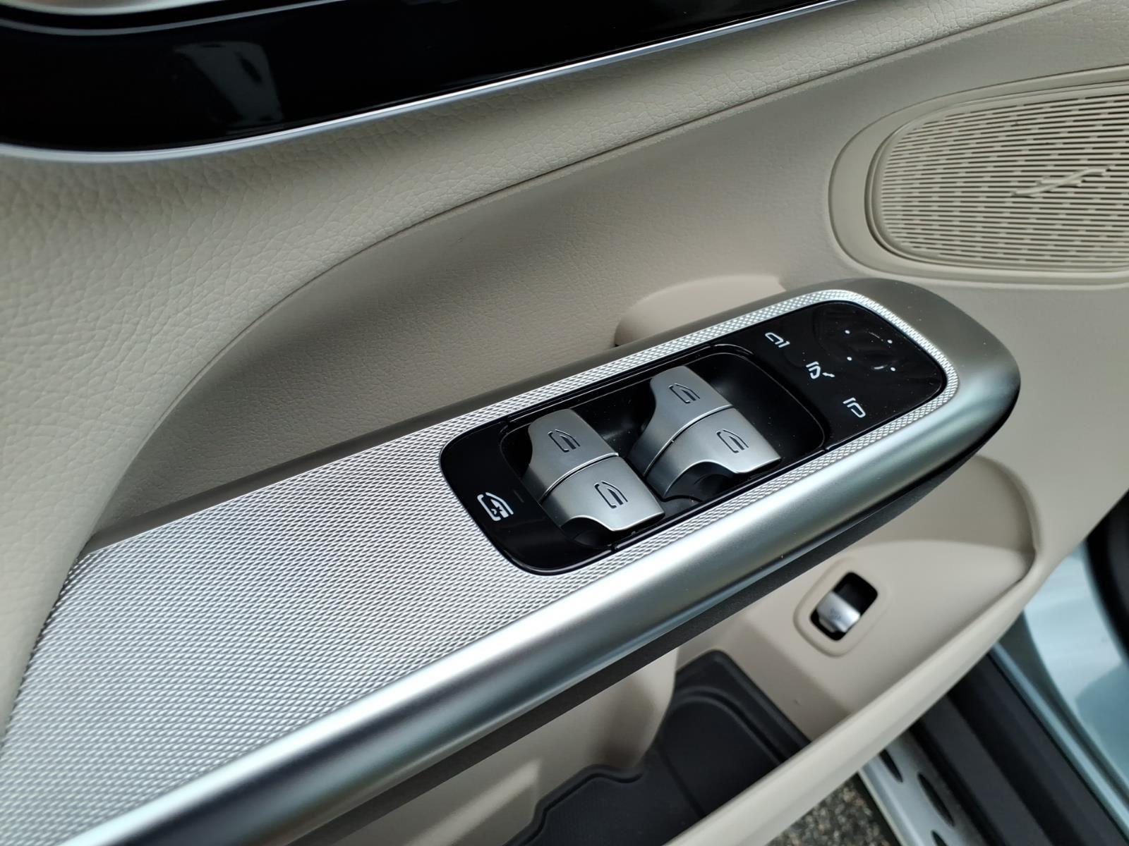 New 2026 SILVER Mercedes-Benz GLC 300 image 13