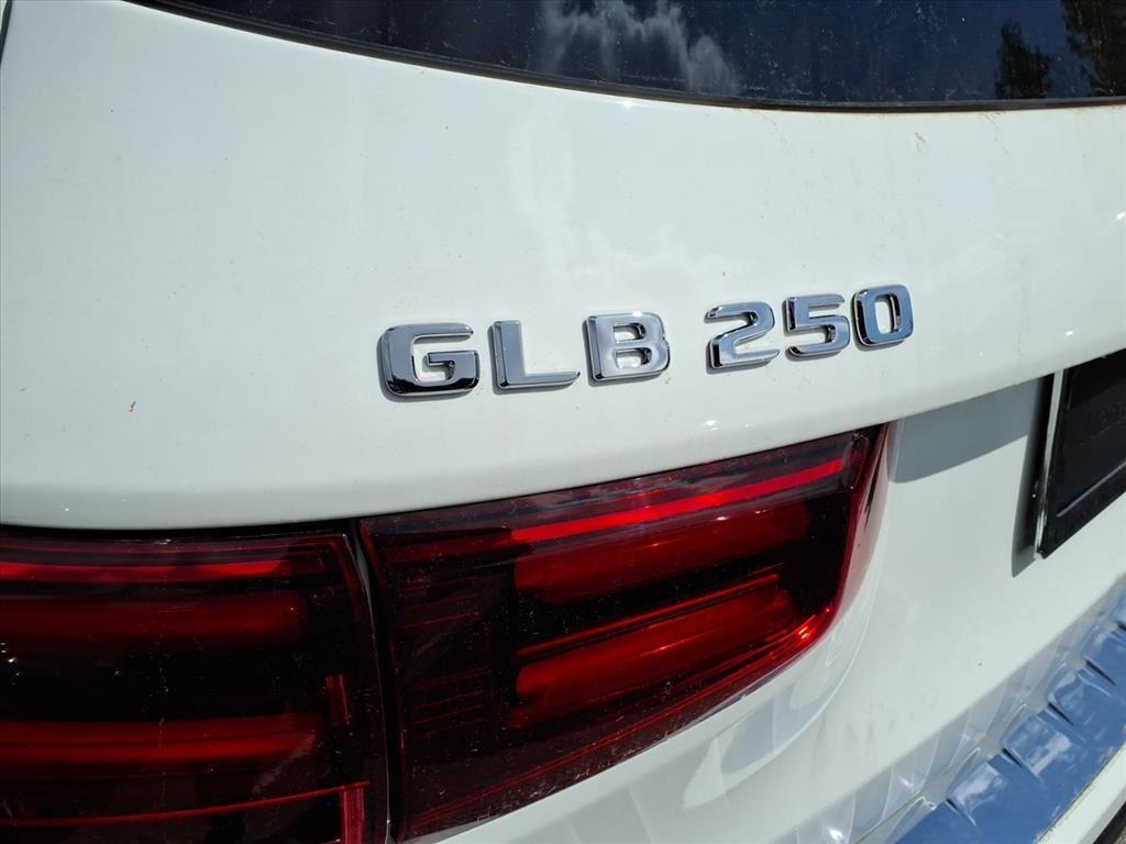 New 2026 Polar White Mercedes-Benz GLB 250 image 31