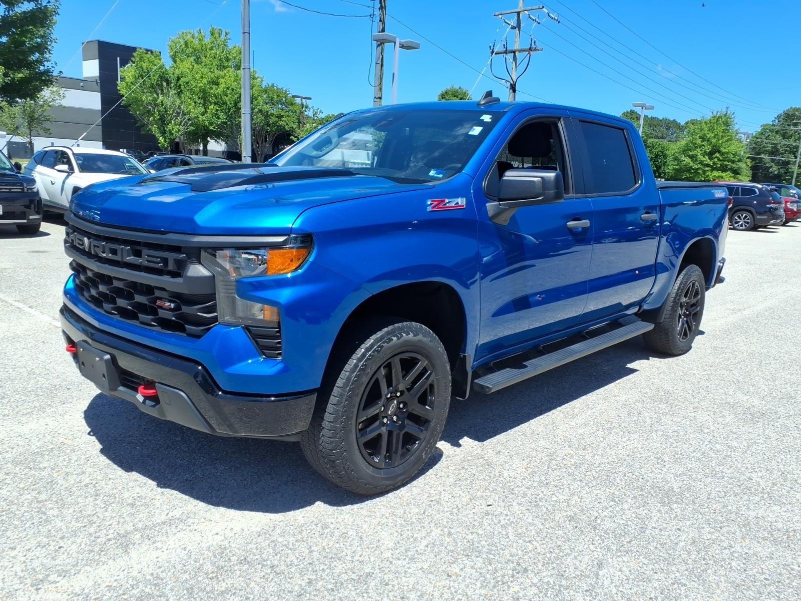 Glacier Blue Metallic 2022 Chevrolet Silverado 1500 Custom Trail Boss Crew Cab 4WD Pickup Truck Four-Wheel Drive Automatic