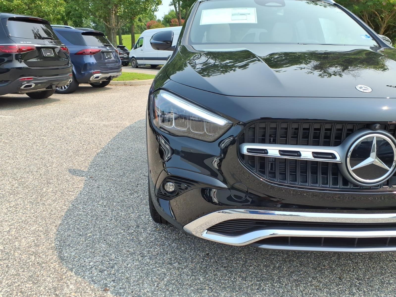 New 2026 BLACK Mercedes-Benz GLA 250 image 3