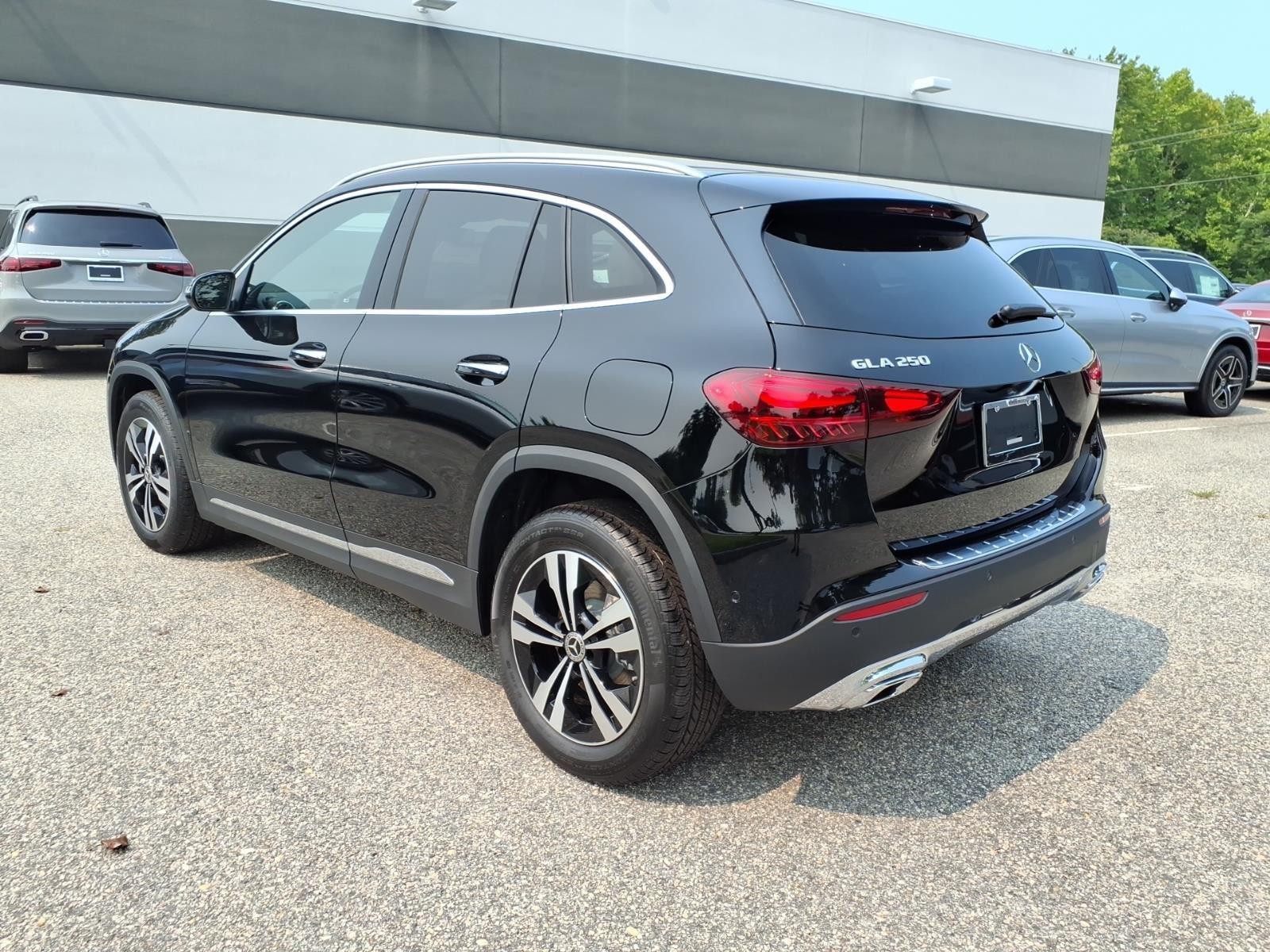 New 2026 BLACK Mercedes-Benz GLA 250 image 8