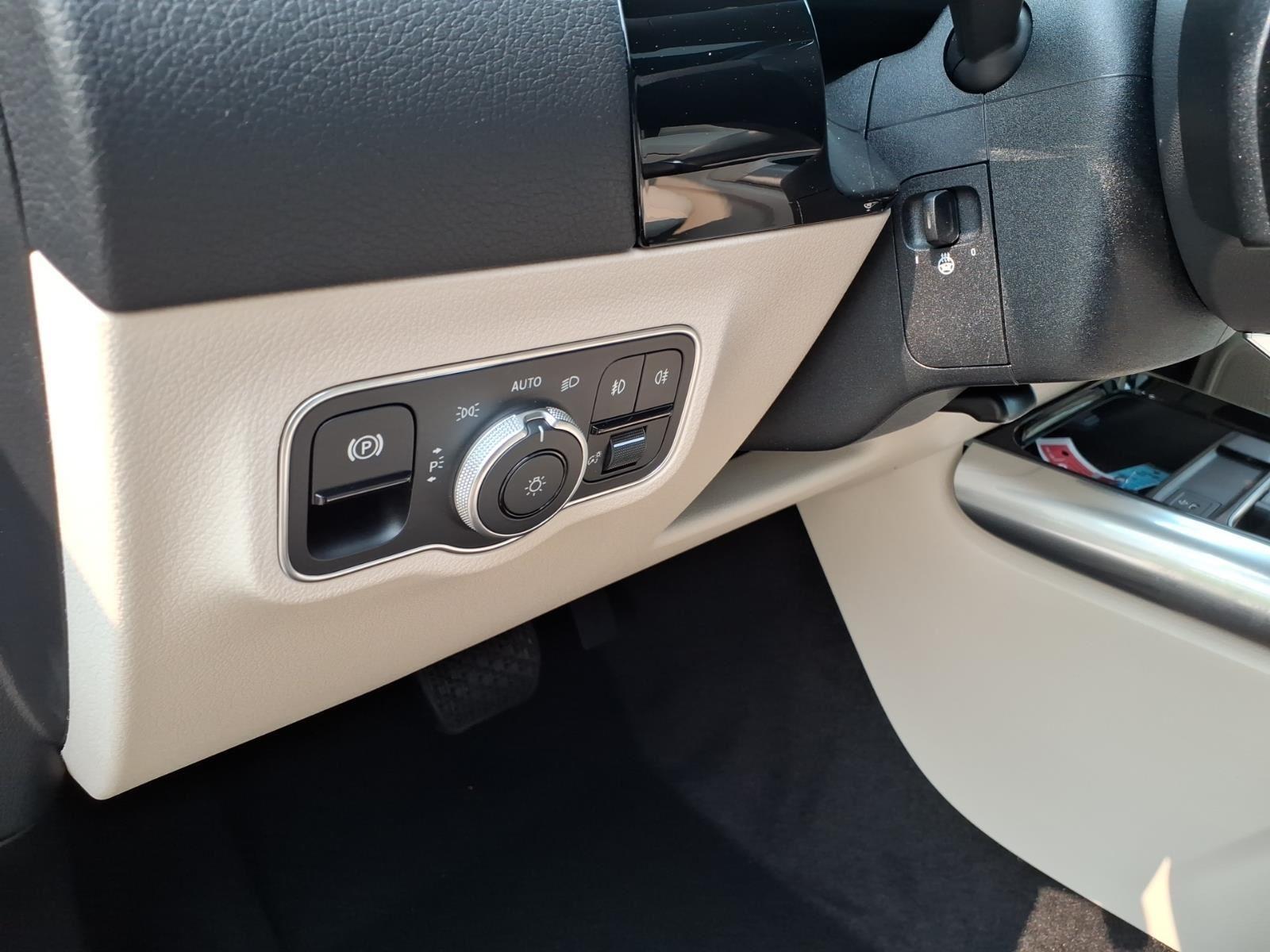 New 2026 BLACK Mercedes-Benz GLA 250 image 26