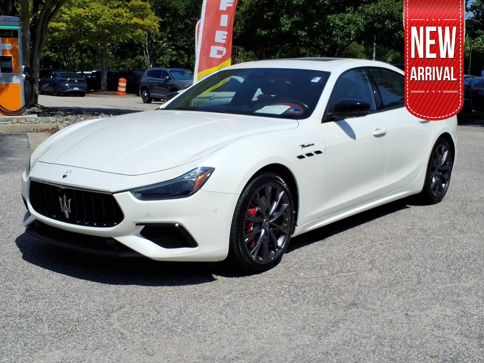Bianco 2022 Maserati Ghibli Sedan Rear-Wheel Drive Automatic