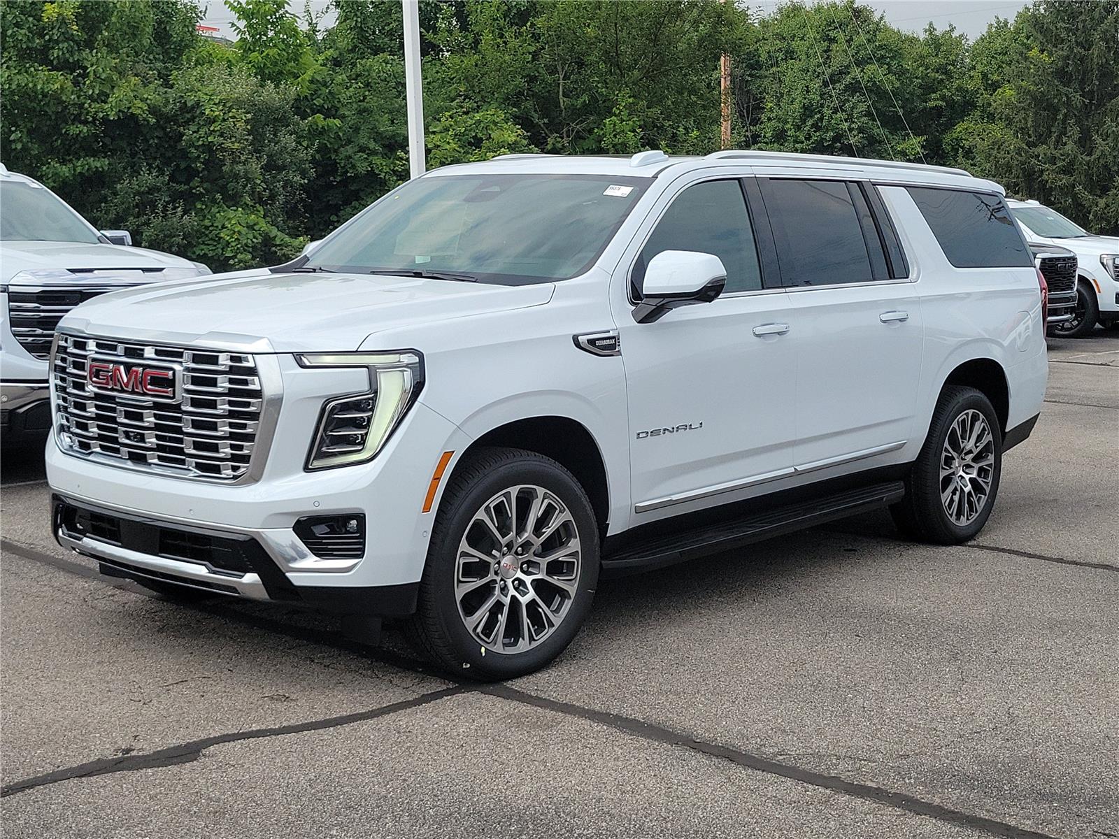 Glacier White Tricoat 2026 GMC Yukon XL SUV / Crossover Four-Wheel Drive Automatic