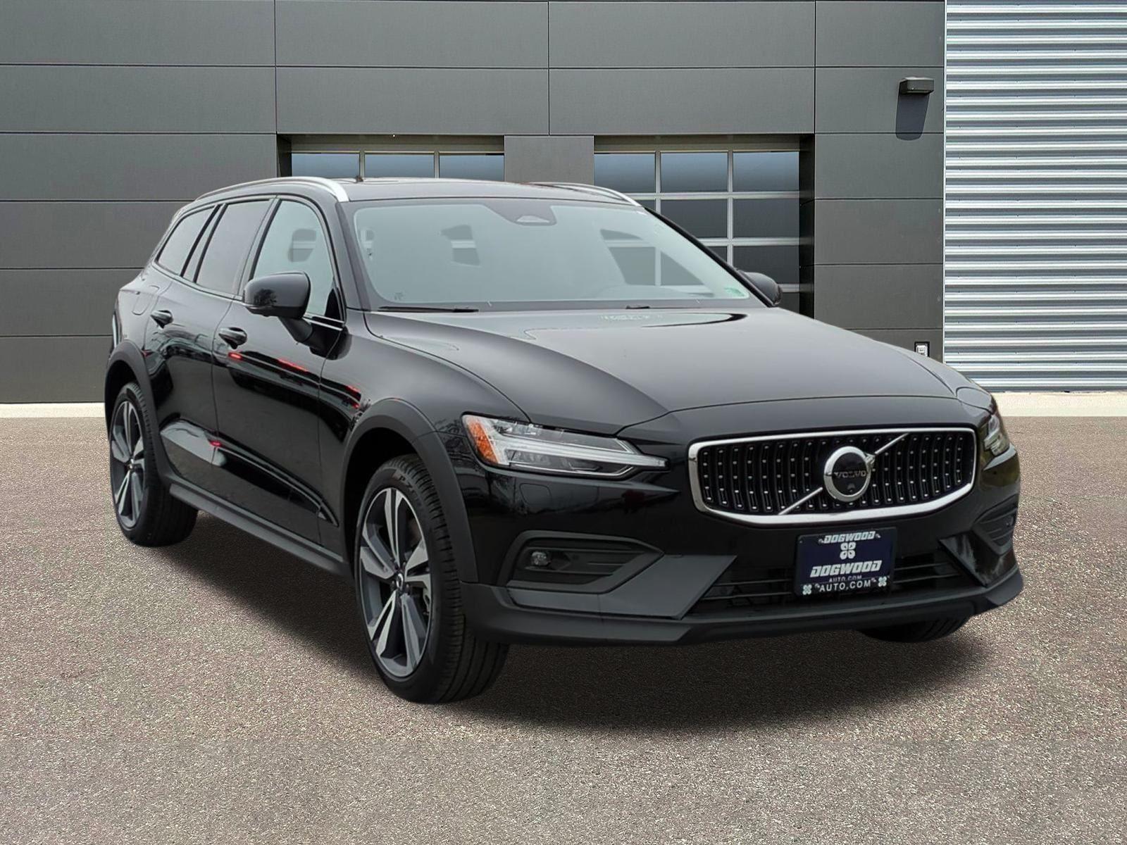 Onyx Black Metallic 2026 Volvo V60 Cross Country B5 Plus AWD Wagon All-Wheel Drive Automatic