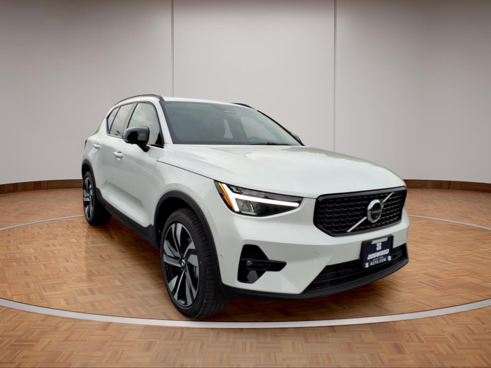 Crystal White 2026 Volvo XC40 SUV / Crossover All-Wheel Drive Automatic