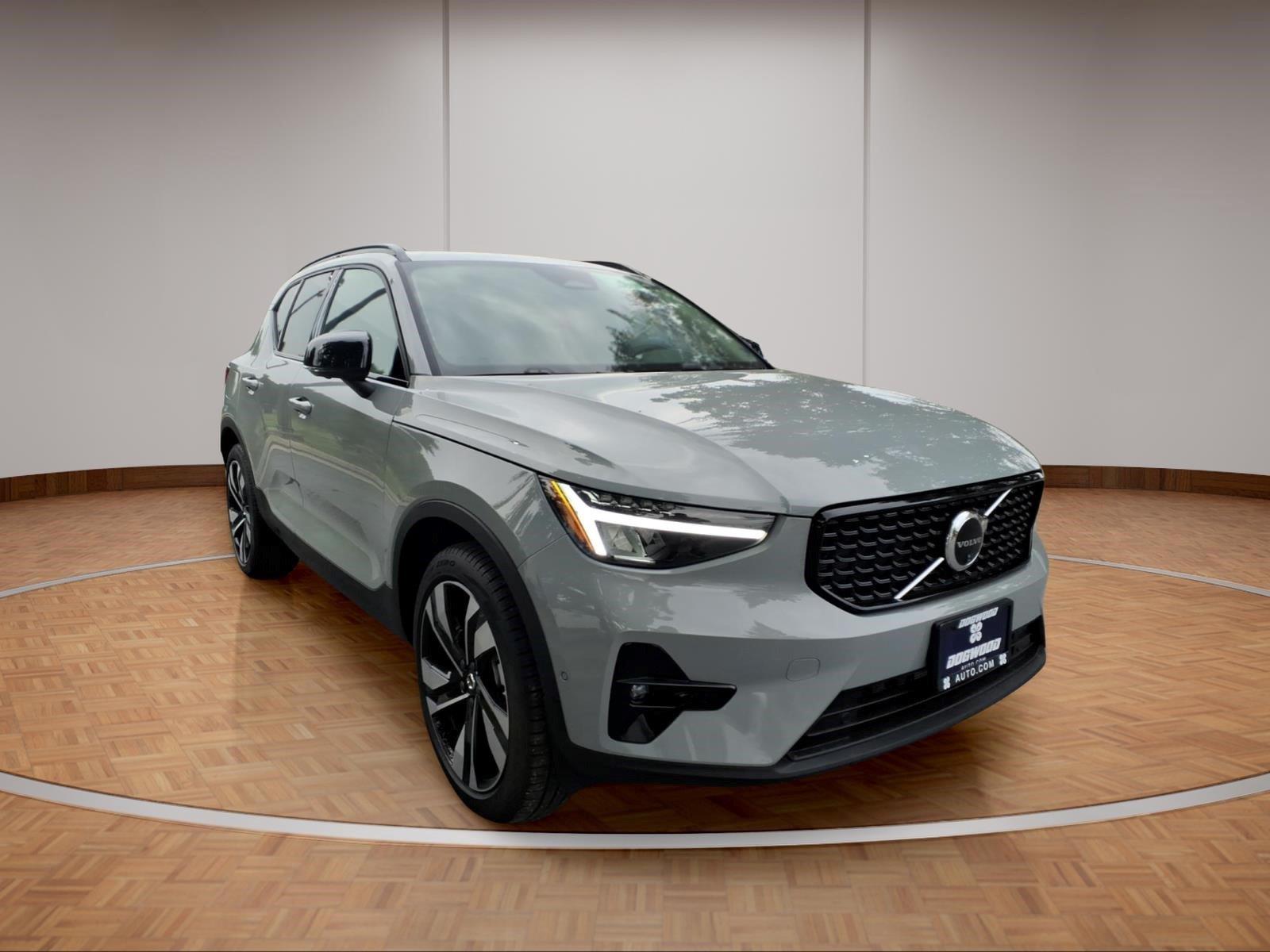 Gray (Vapour Grey Metallic) 2026 Volvo XC40 SUV / Crossover All-Wheel Drive Automatic
