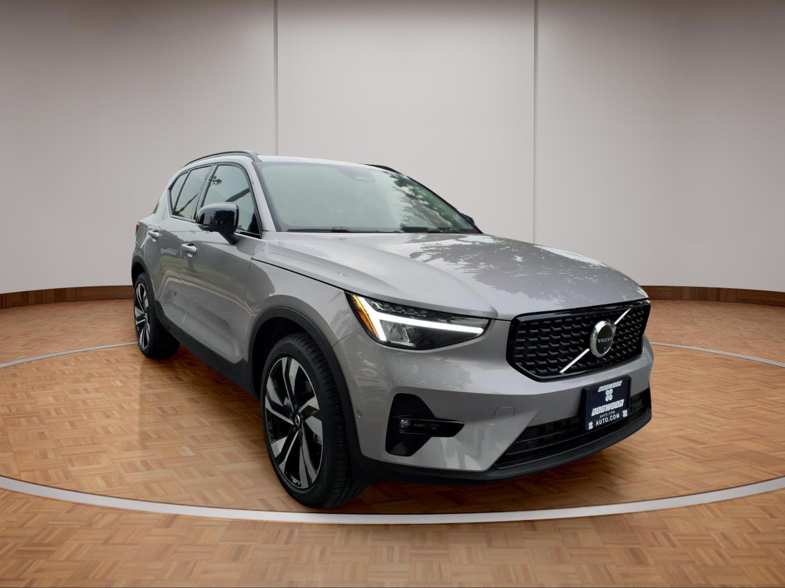 Aurora Silver 2026 Volvo XC40 SUV / Crossover All-Wheel Drive Automatic