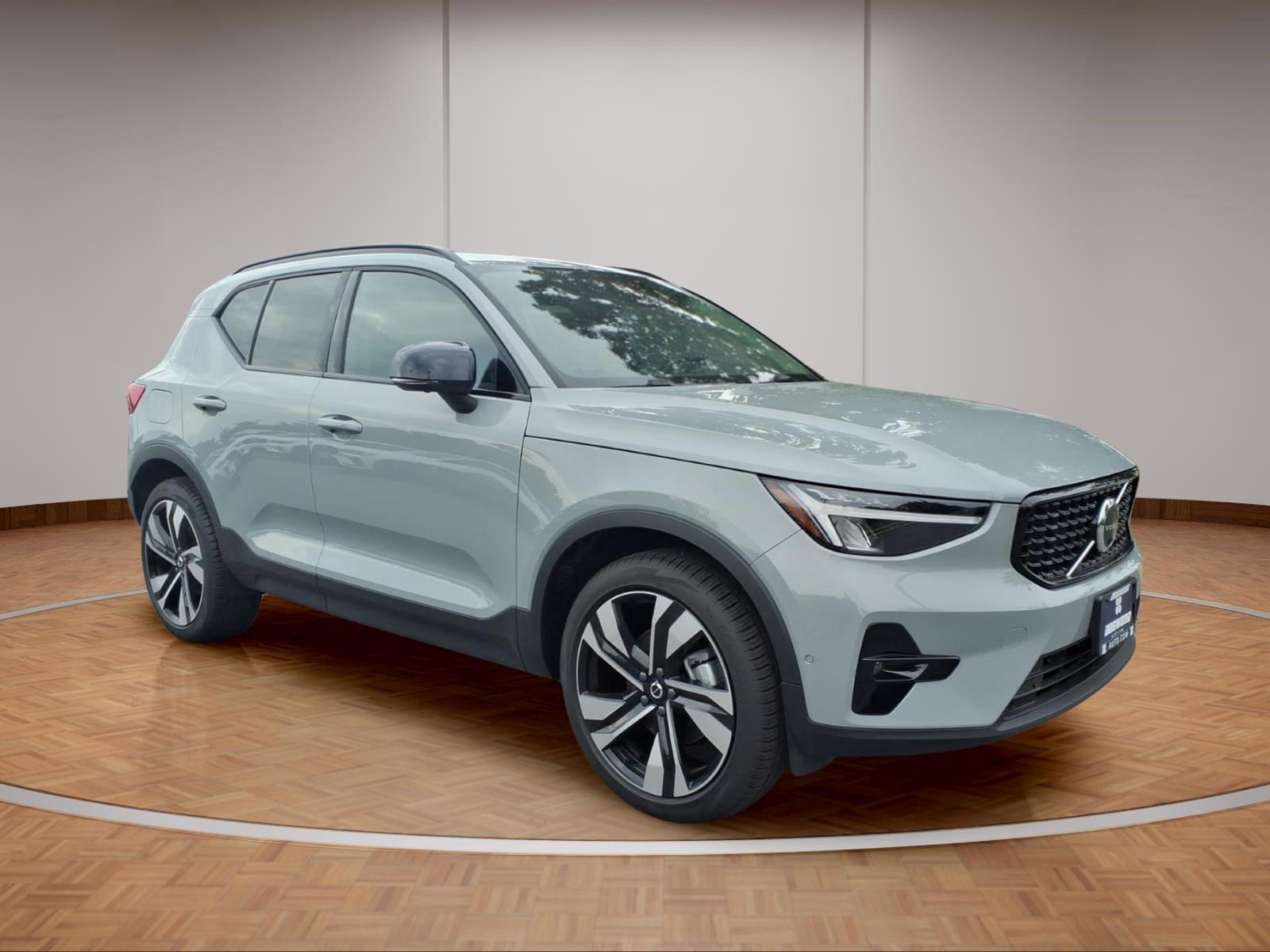 Gray (Vapour Grey Metallic) 2026 Volvo XC40 SUV / Crossover All-Wheel Drive Automatic
