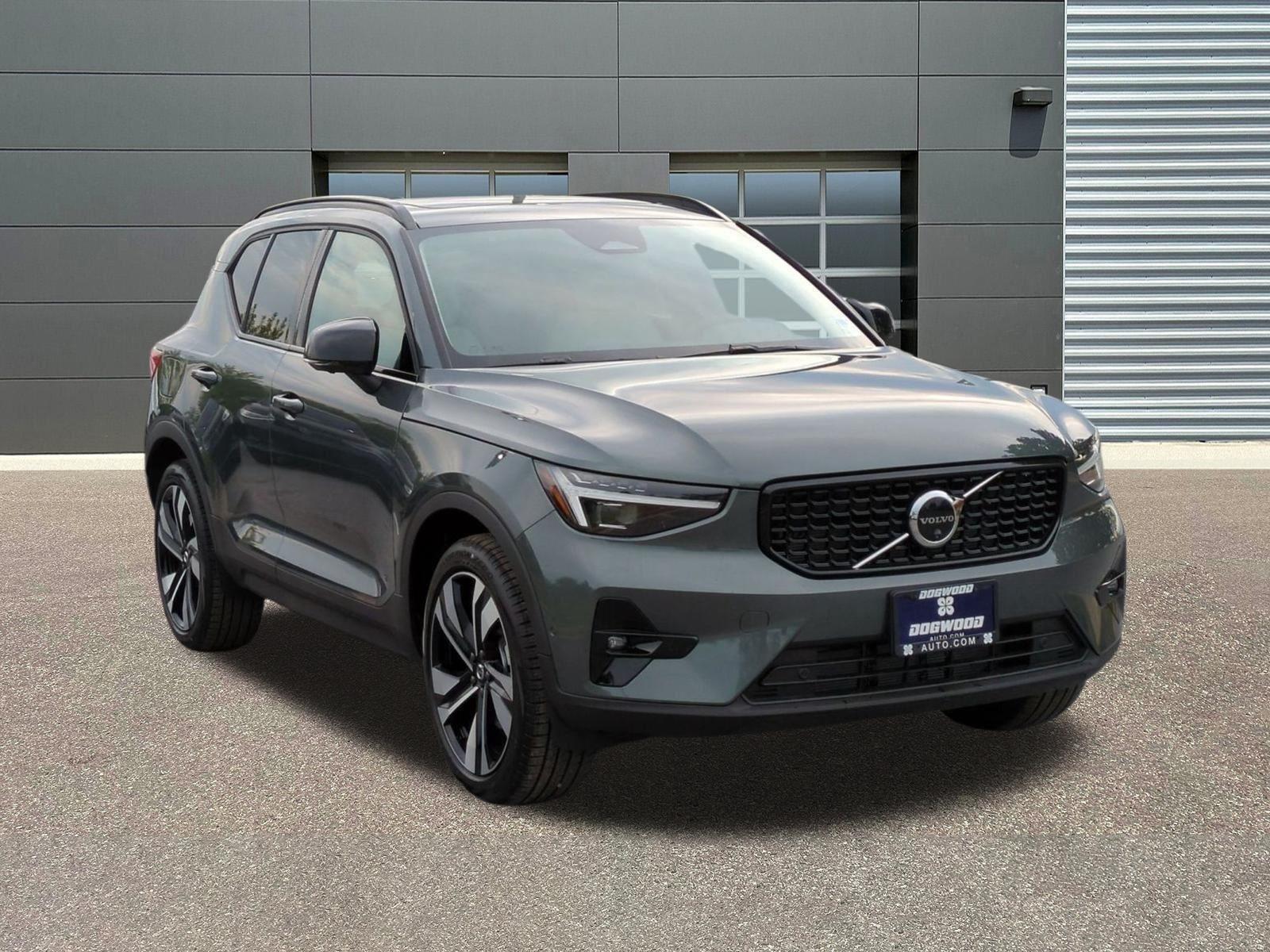Forest Lake 2026 Volvo XC40 SUV / Crossover All-Wheel Drive Automatic