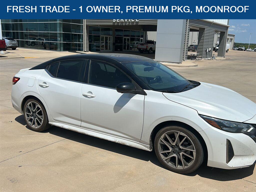 Aspen White Tricoat/Super Black 2024 Nissan Sentra Sedan Front-Wheel Drive Continuously Variable Transmission