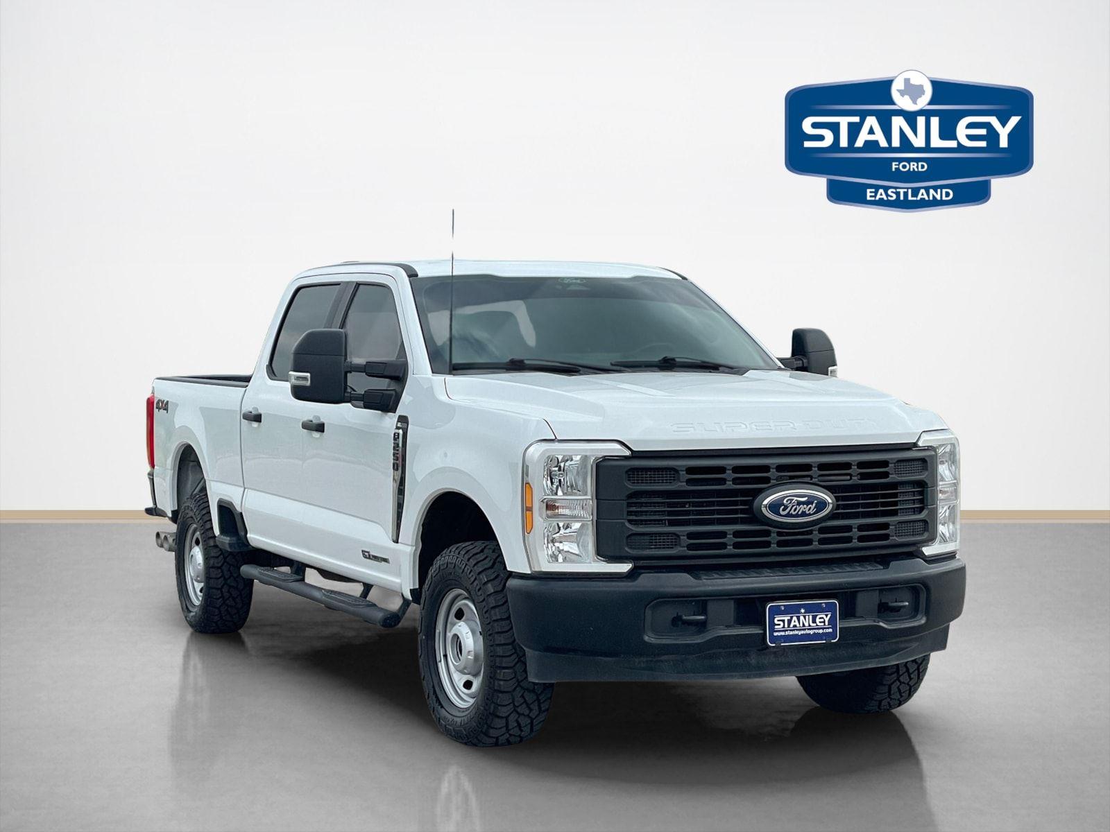 Oxford White 2024 Ford F-250 Super Duty XL Crew Cab 4WD Pickup Truck Four-Wheel Drive 10-Speed Automatic