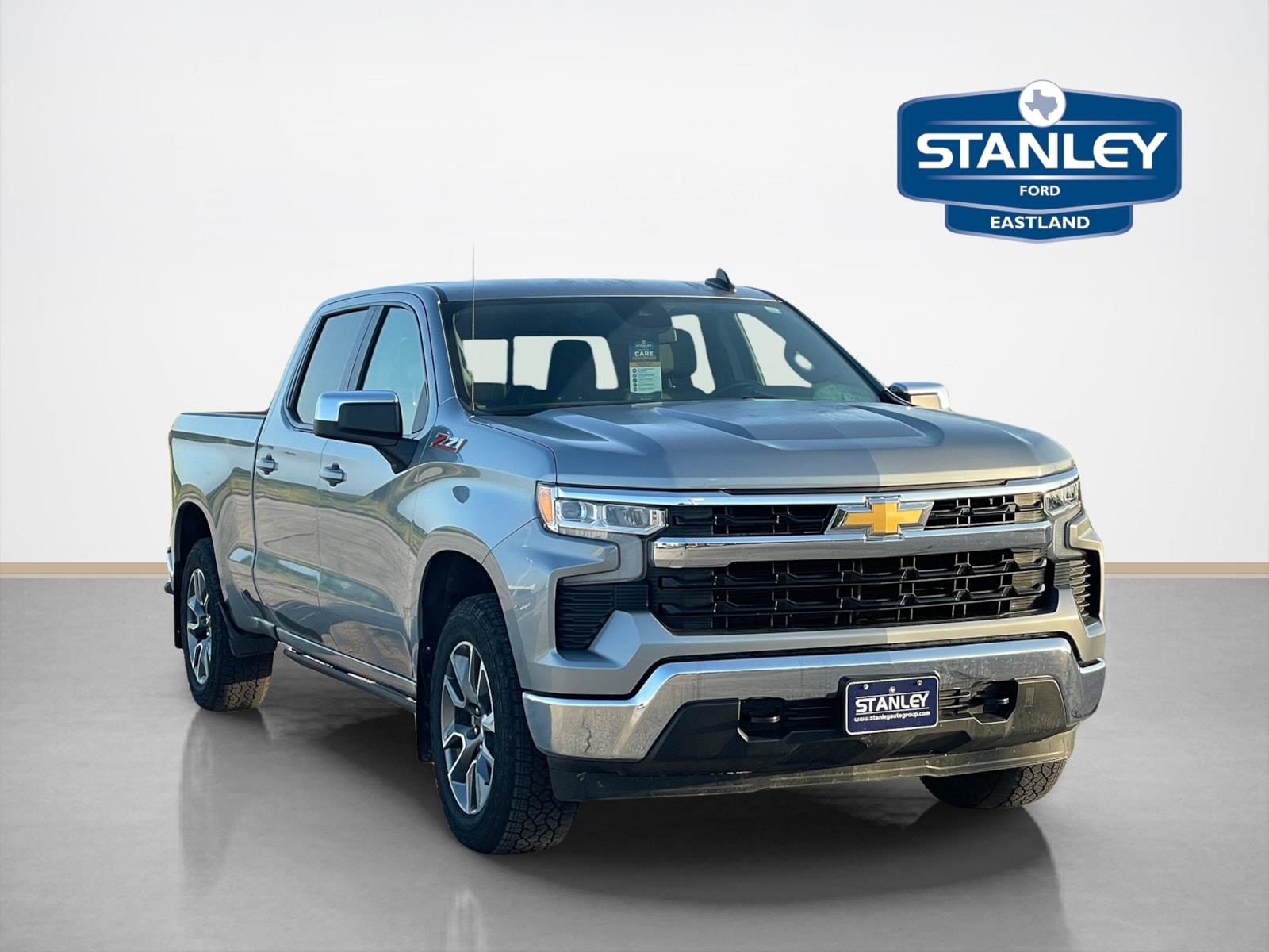 Sterling Gray Metallic 2025 Chevrolet Silverado 1500 Pickup Truck Four-Wheel Drive 10-Speed Automatic