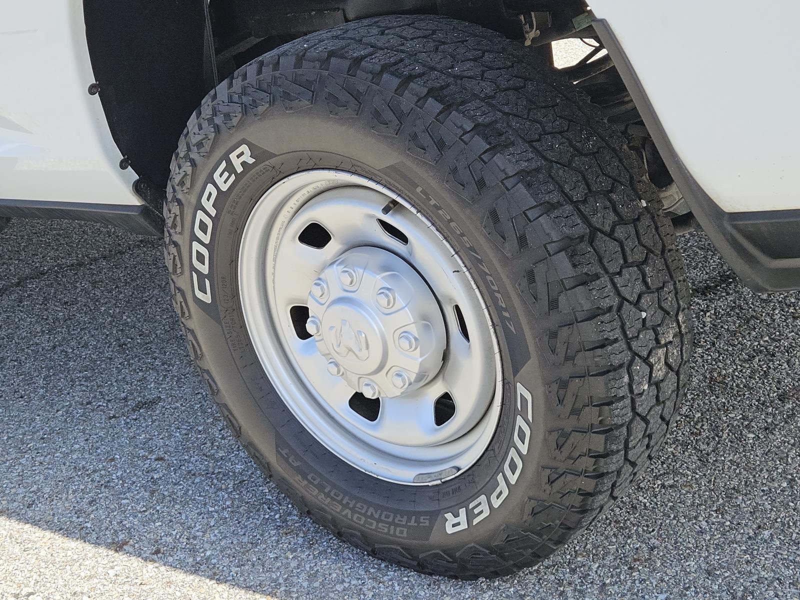 View vehicle photo 7