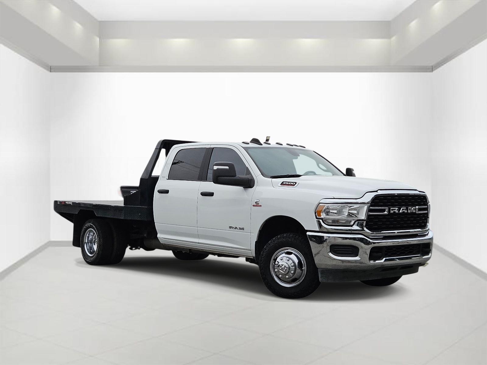 Bright White Clearcoat 2024 RAM 3500 Chassis Pickup Truck Four-Wheel Drive 6-Speed Automatic
