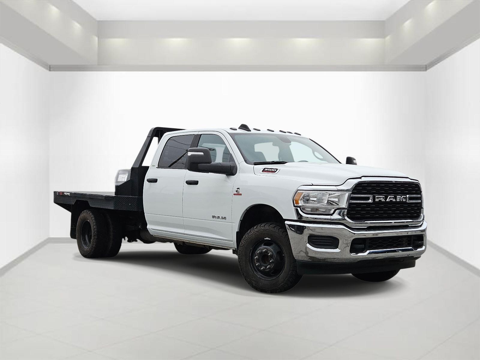 Bright White Clearcoat 2024 RAM 3500 Chassis Pickup Truck Four-Wheel Drive 6-Speed Automatic