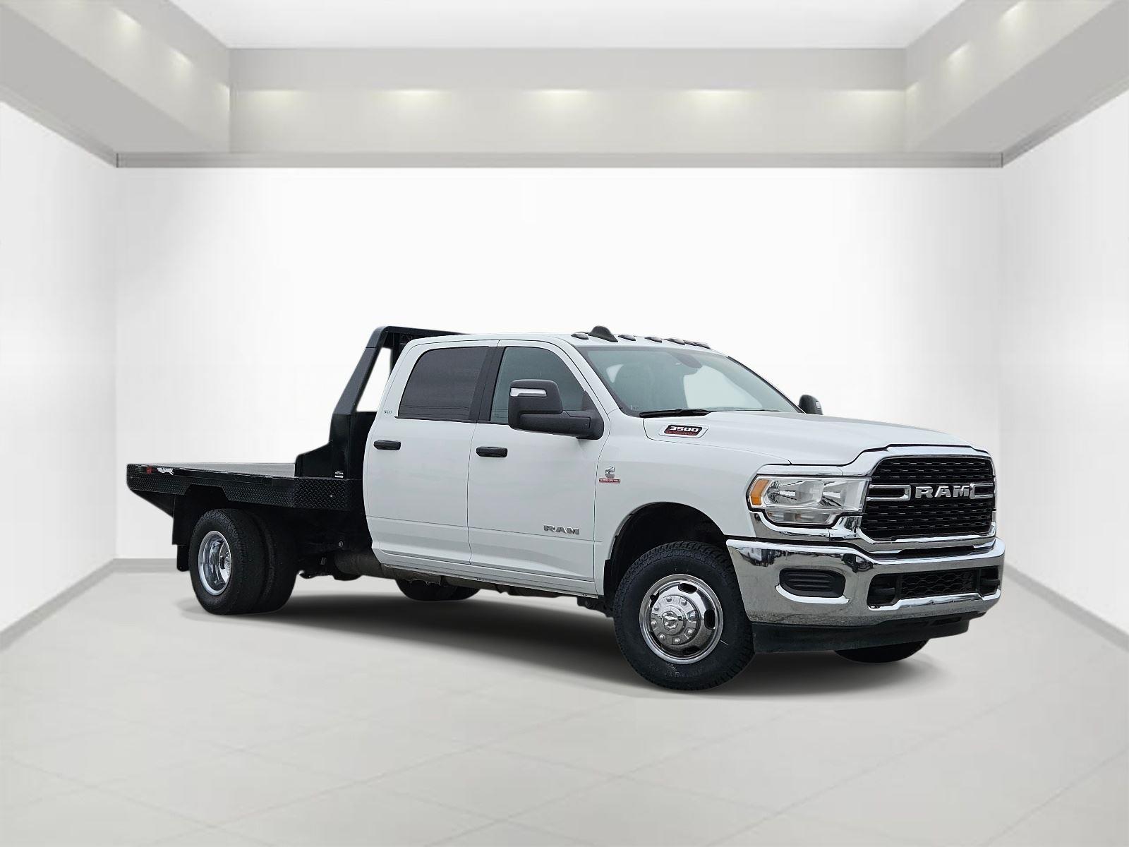 Bright White Clearcoat 2024 RAM 3500 Chassis Pickup Truck Four-Wheel Drive 6-Speed Automatic