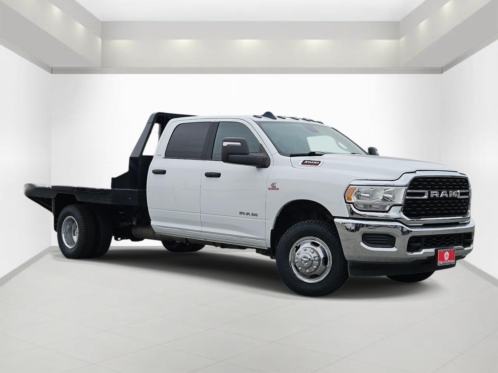 Bright White Clearcoat 2024 RAM 3500 Chassis Pickup Truck Four-Wheel Drive 6-Speed Automatic
