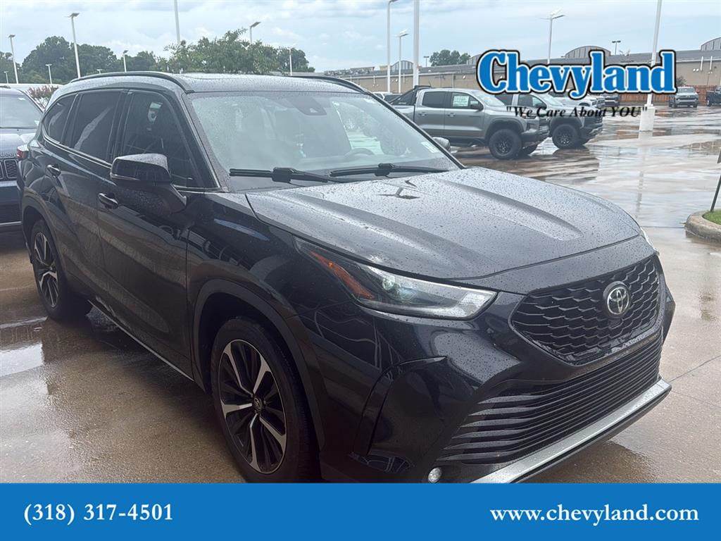 Midnight Black Metallic 2021 Toyota Highlander SUV / Crossover Front-Wheel Drive Automatic