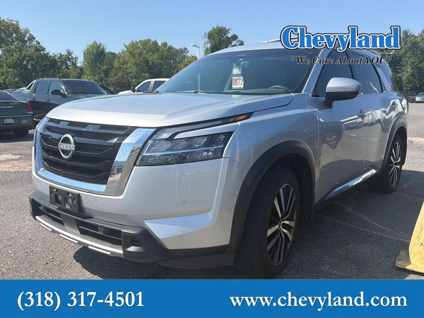 Brilliant Silver Metallic 2024 Nissan Pathfinder SUV / Crossover Front-Wheel Drive Automatic