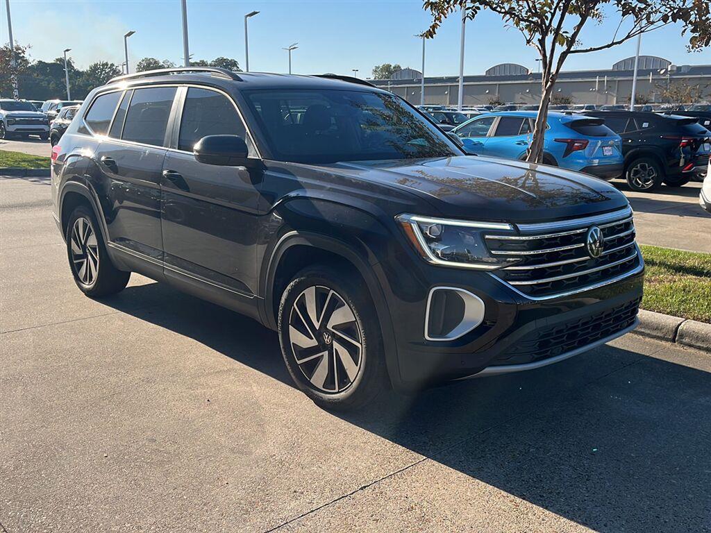 2024 Volkswagen Atlas SE FWD with Technology