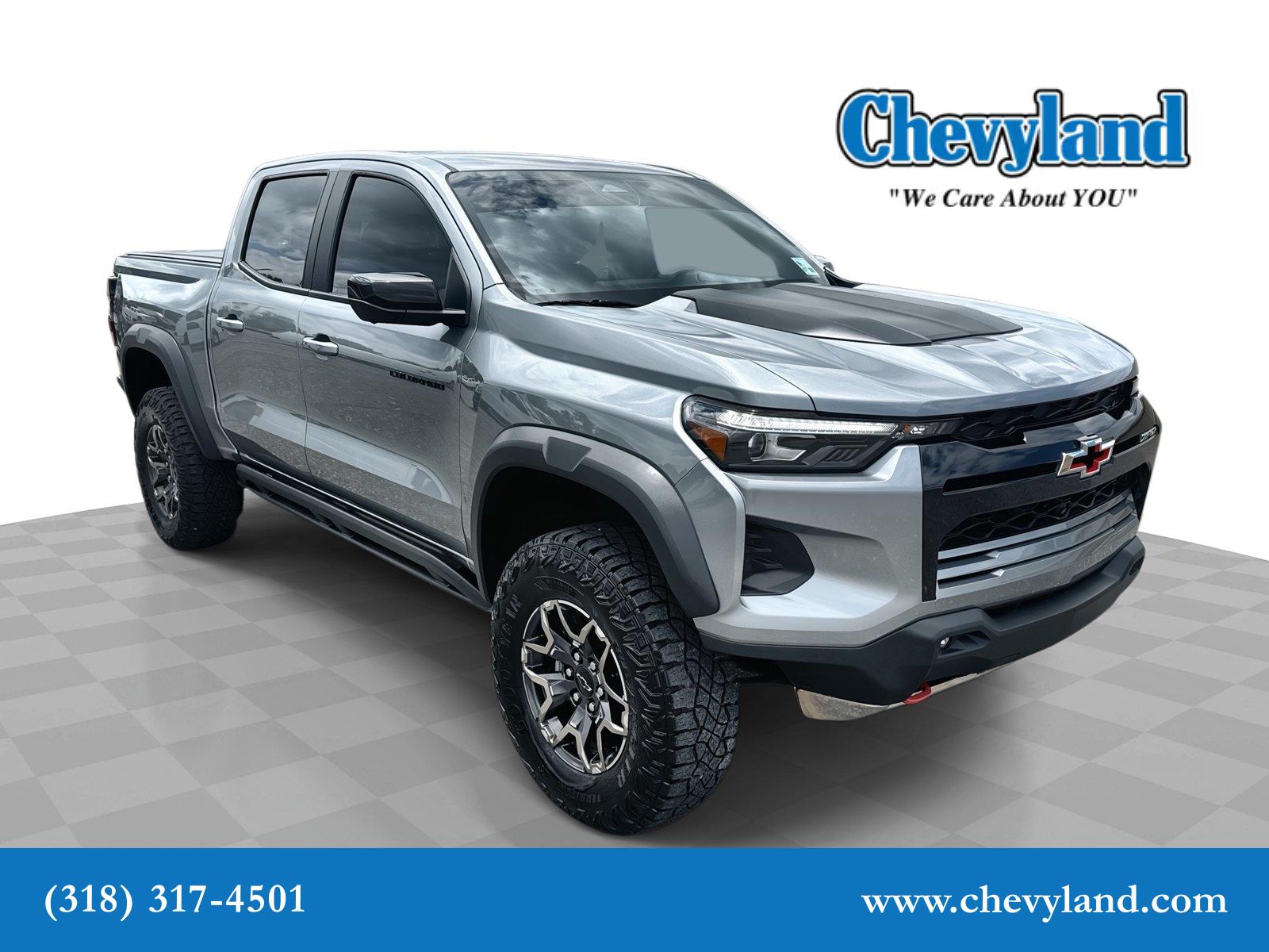 Sterling Gray Metallic 2024 Chevrolet Colorado Pickup Truck Four-Wheel Drive 8-Speed Automatic