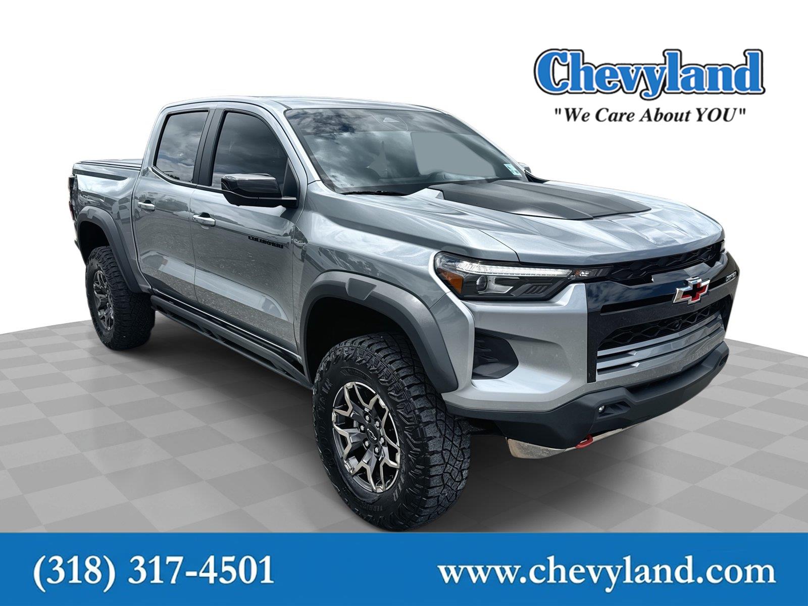Sterling Gray Metallic 2024 Chevrolet Colorado Pickup Truck Four-Wheel Drive 8-Speed Automatic