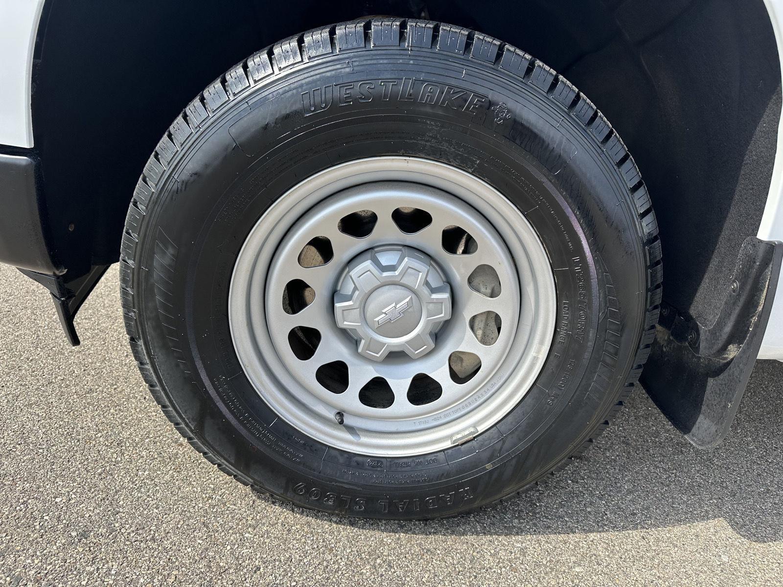View vehicle photo 4