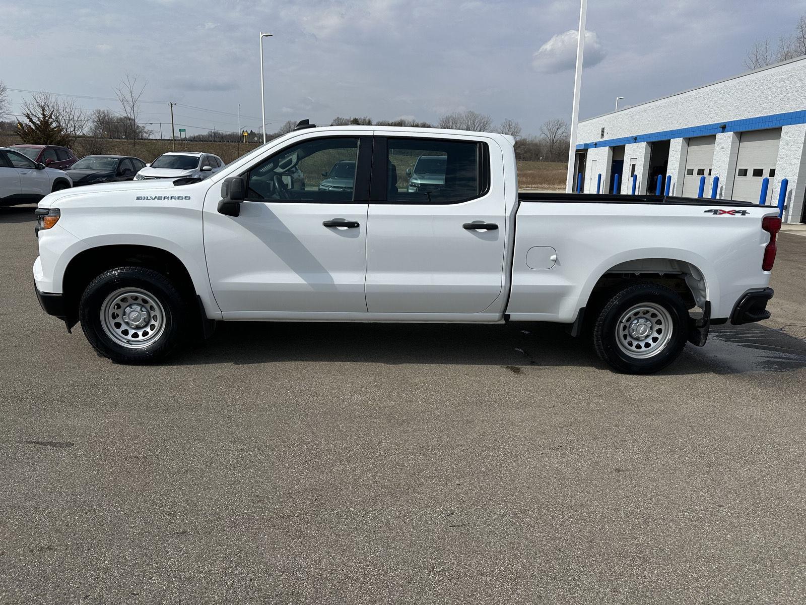 View vehicle photo 3