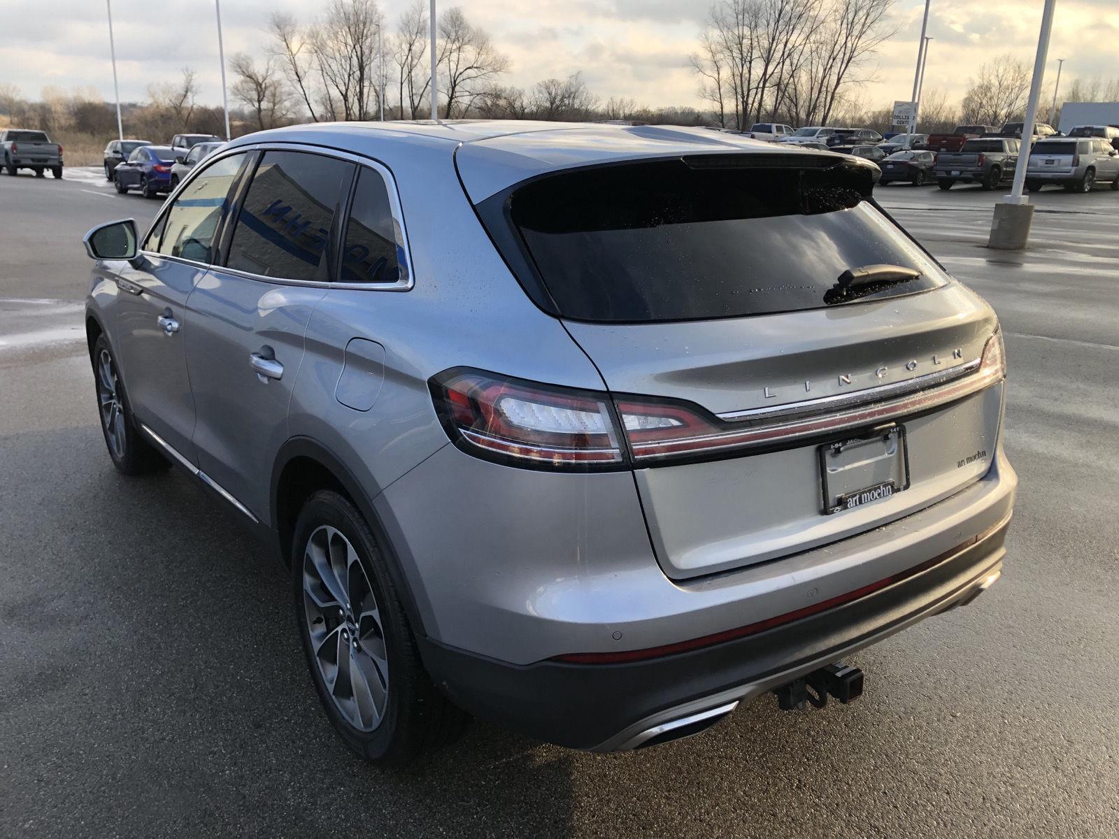 View vehicle photo 3