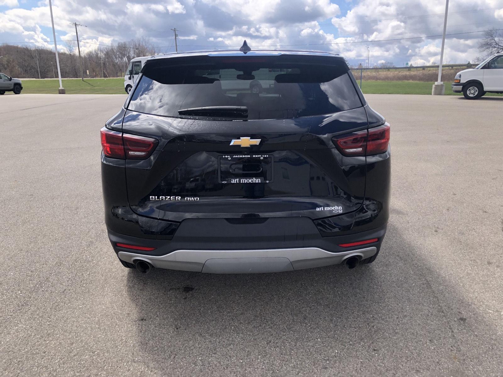 View vehicle photo 5