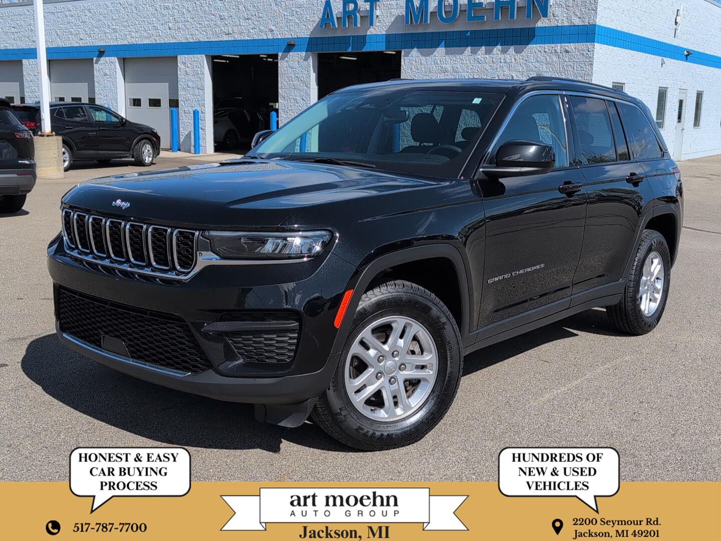 Diamond Black Crystal Pearl 2023 Jeep Grand Cherokee Laredo 4WD SUV / Crossover Four-Wheel Drive 8-Speed Automatic